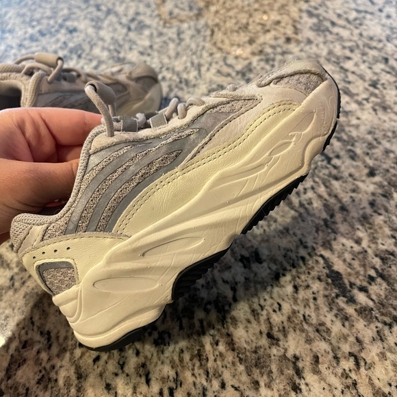 toddler yeezy sneakers - Picture 3 of 3